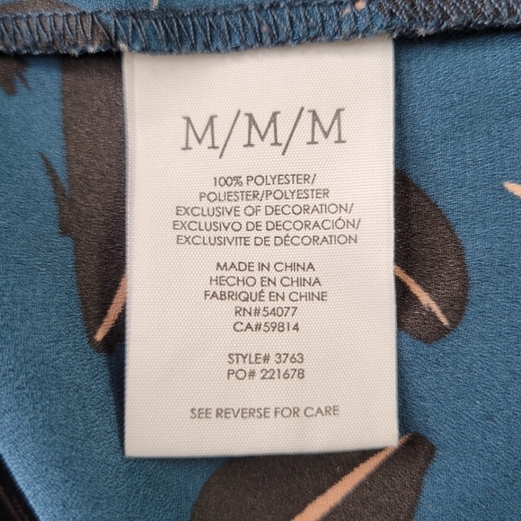 CAbi Shadow Leaf Blouse Size M Long Bell Sleeves V Neck Chiffon Pullover Relaxed - Picture 7 of 13